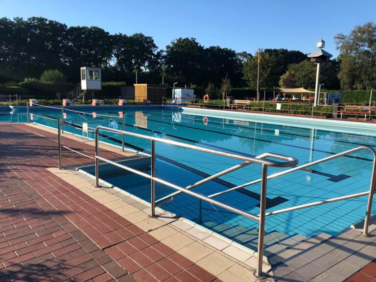 Schwimmbecken