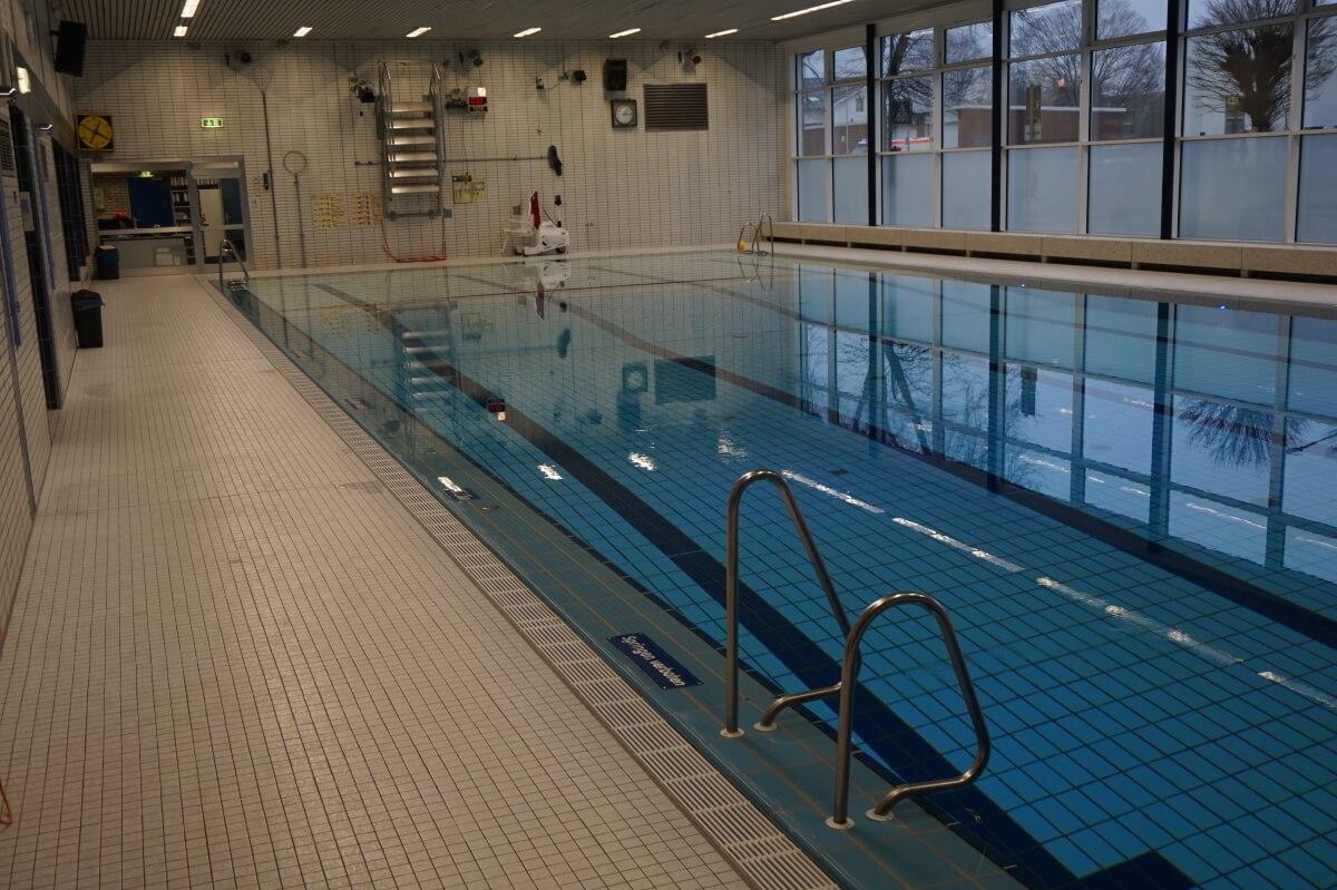 Hallenbad-Becken