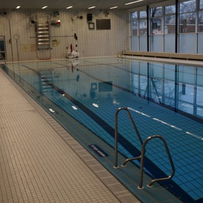 Hallenbad-Becken